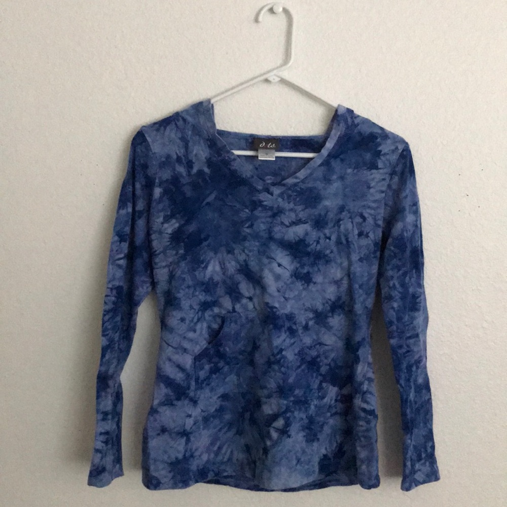 tie-dye hooded shirt